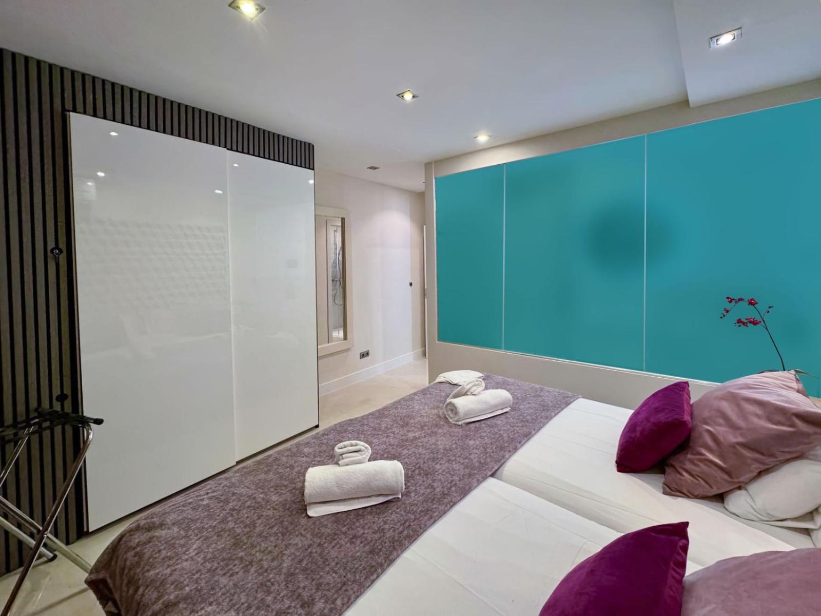 Colon Bcn 130 Mts 3 Port Vell Barcelona